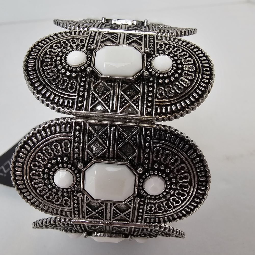 Bracelet - Picture 3 of 3
